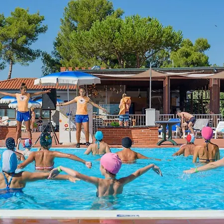 Aparthotel Isa-appartament Plus: Mezzanine Retreat With Pool Access Piombino