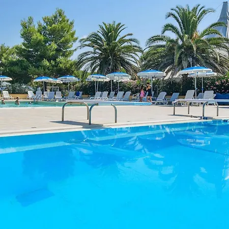 Apart Otel Isa-appartament With Mezzanine, 4 Beds, Air Conditioning And Private Outdoor Area In Village With 6 Swimming-pools *