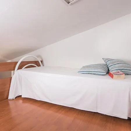 Aparthotel Isa-appartament Plus: Mezzanine Retreat With Pool Access